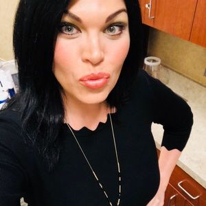 Meet your Posher, Crystal